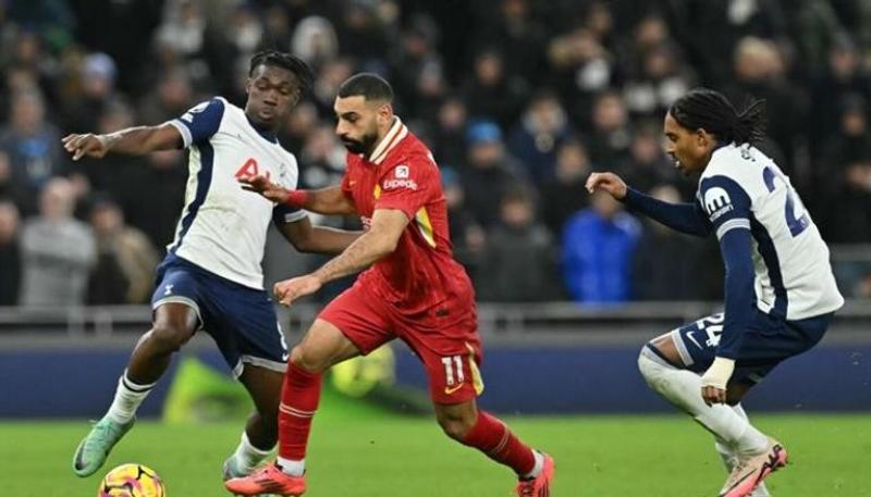 صلاح والريدز على مشارف المجد.. ليفربول يبحث عن الحسم أمام توتنهام في ليلة الفرعون المصري!