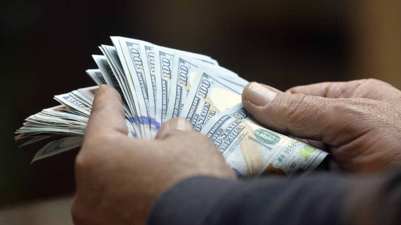 الزيادة مستمرة.. سعر الدولار أمام الجنيه المصري نهاية تعاملات اليوم