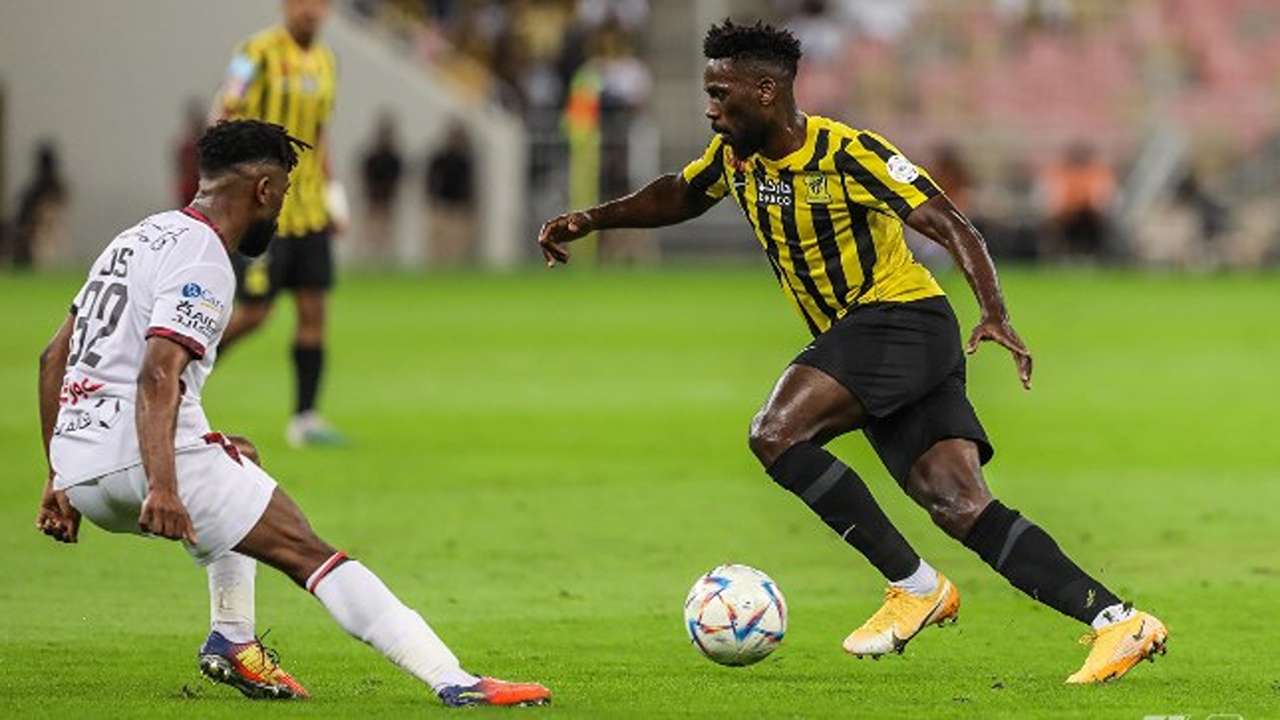 Al-Shabab vs Al-Ittihad.. موعد مباراة الشباب والاتحاد اليوم في الدوري السعودي للمحترفين 2025 ومعلق المباراة