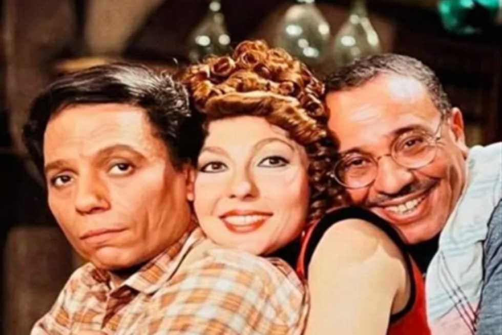 رسالة مؤثرة من نادية الجندي إلى عادل إمام بعد عرض فيلم “الزعيم”.. “وحشتني زي ما وحشت جمهورك” والجمهور يتفاعل بقوة مع كلماتها