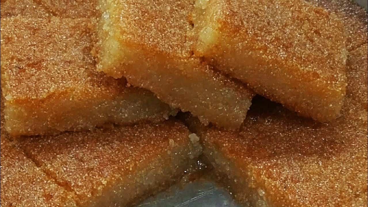 طريقة عمل البسبوسة الطرية في البيت زي حلواني فاخر بخطوات مضمونة ومكونات بسيطة