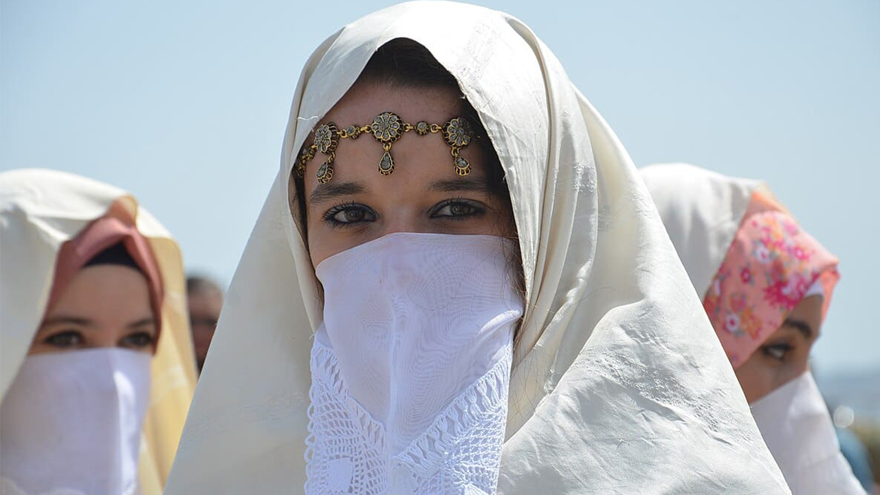 فرصة لا تعوض.. قدمي الآن على منحة المرأة الماكثة في البيت 2025 بقيمة 8000 دينار جزائري