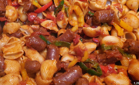 طريقة عمل أحلى مكرونة بالسجق سهلة وسريعة وشهية جدا بأقل تكاليف