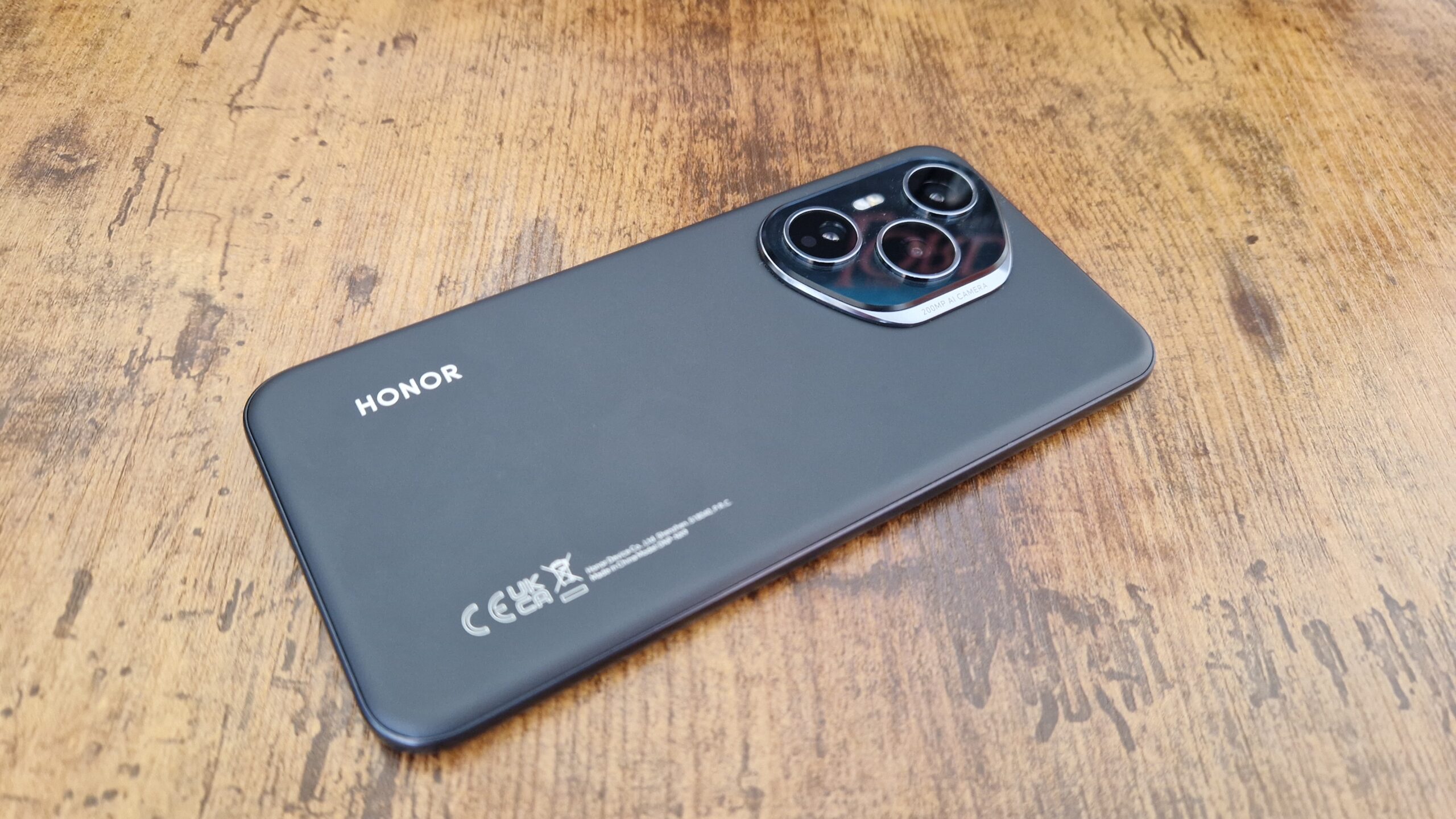 بـ كاميرا 200MP.. لماذا هونر HONOR 400 Pro أفضل هاتف فلاج شيب كيلر للشراء؟ مواصفاته تبهرك