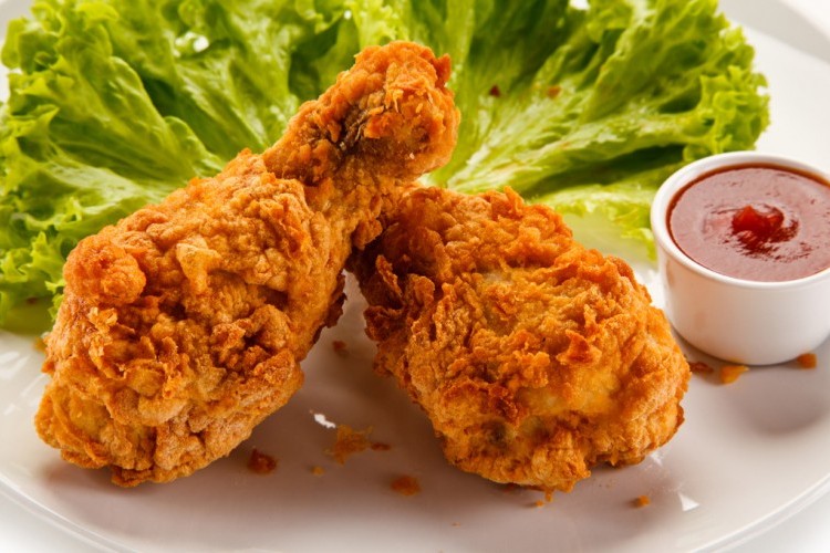 “بسر الخلطة”.. طريقة عمل بروستد الدجاج المقرمش مثل المطاعم الفاخرة| مذاق لا يُقاوم في مطبخك